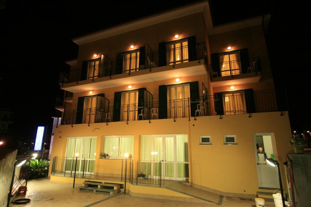 Albergo Villa Ada Borgio Verezzi Exterior foto